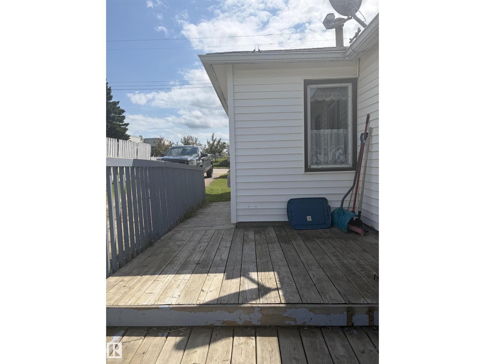 820 16 AV — photo 4