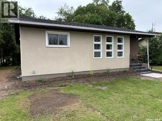 12 Roberts STREET — photo 3