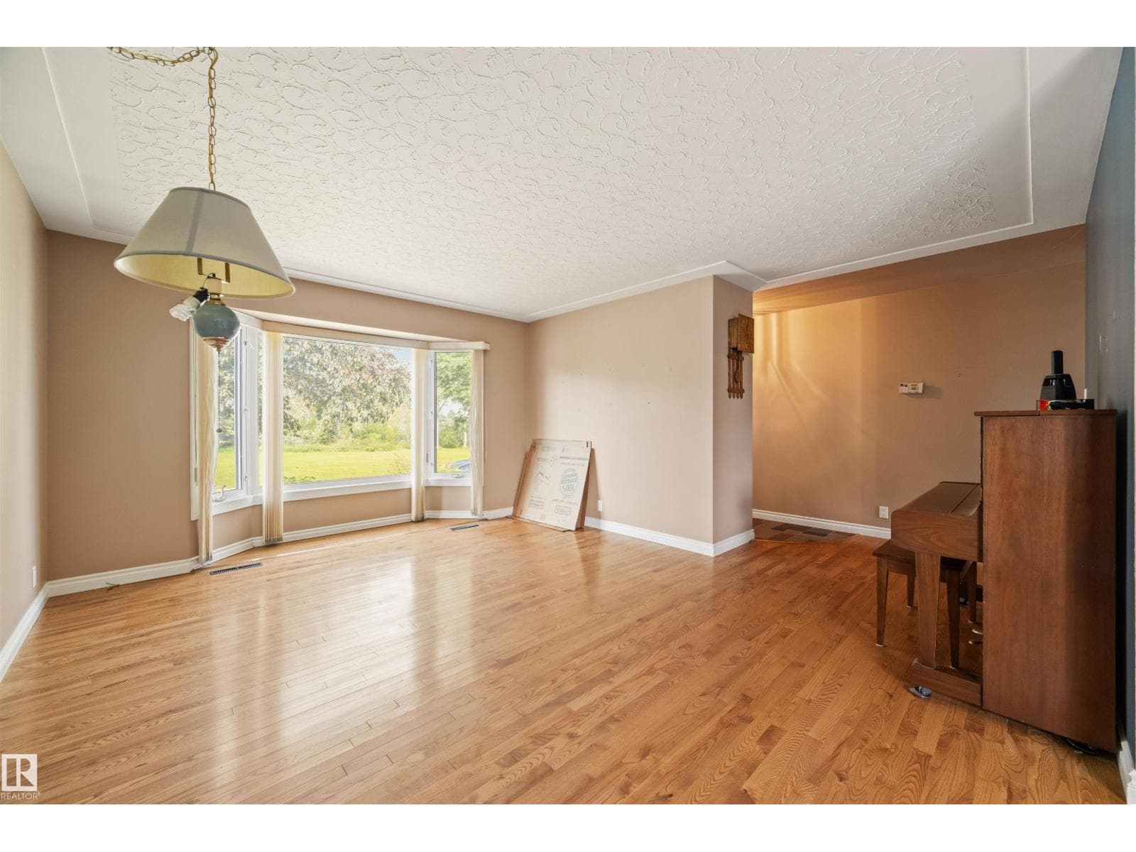 10627 43 ST NW — photo 5