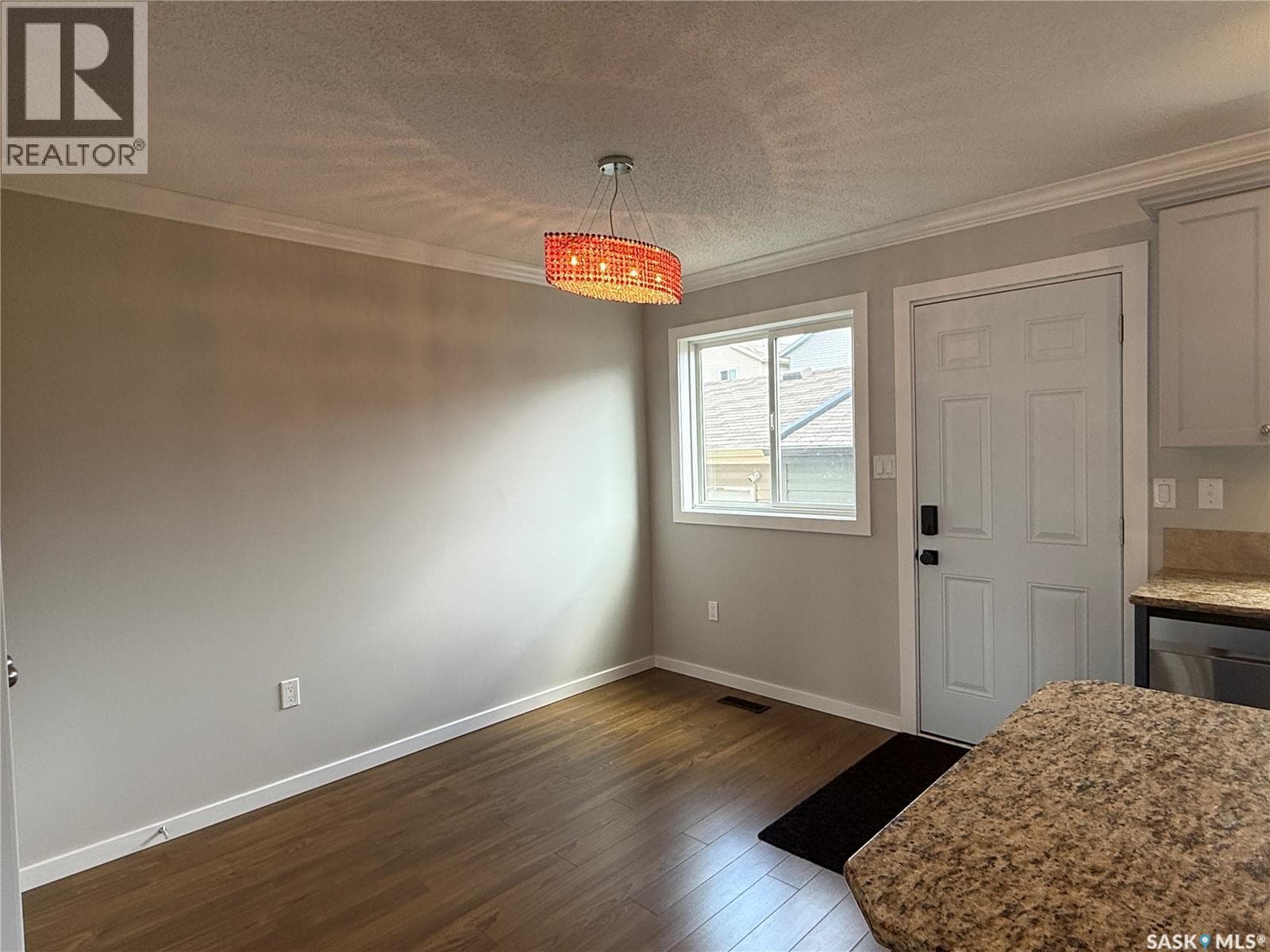 307 810 HAMPTON CIRCLE — photo 2