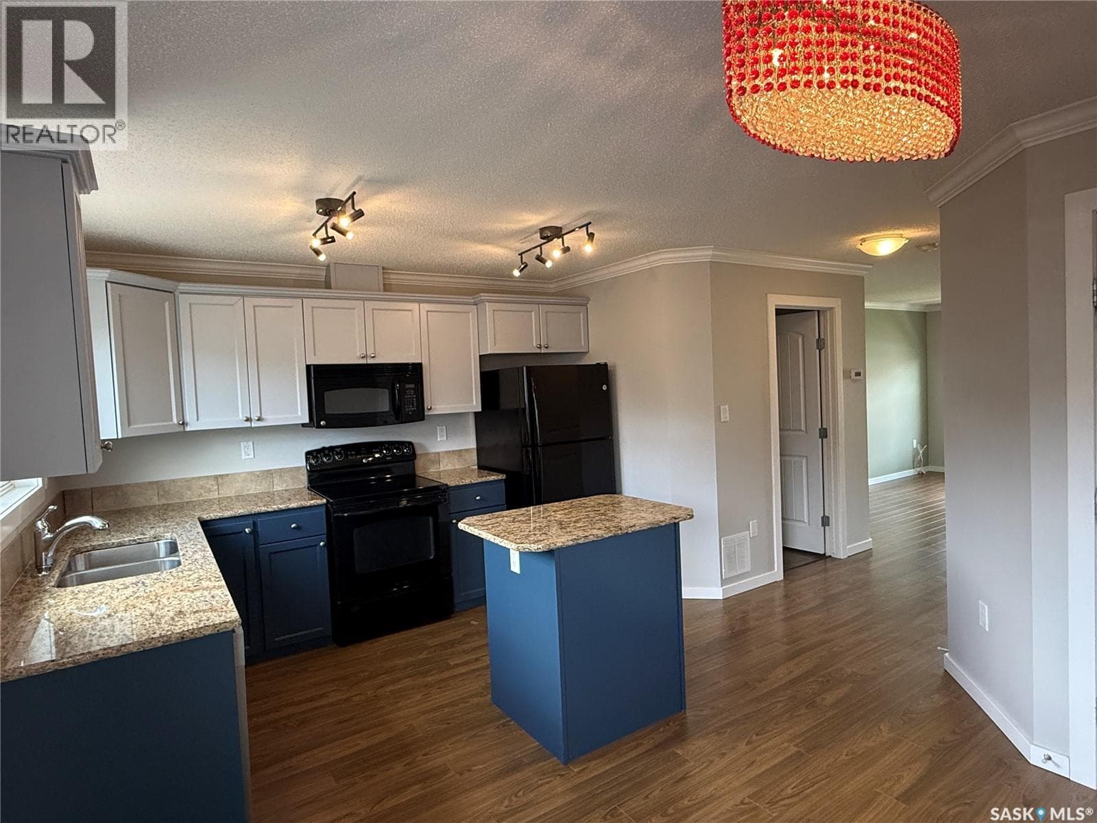 307 810 HAMPTON CIRCLE — photo 4