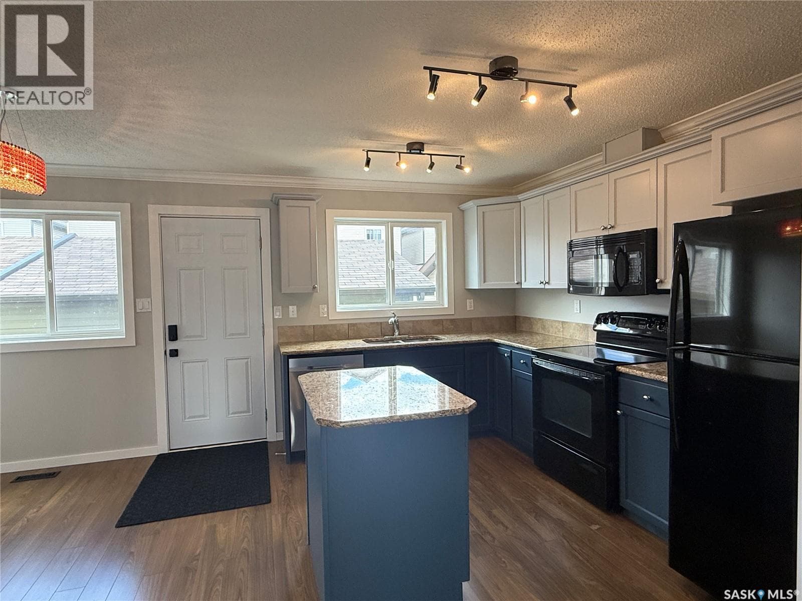 307 810 HAMPTON CIRCLE — photo 5