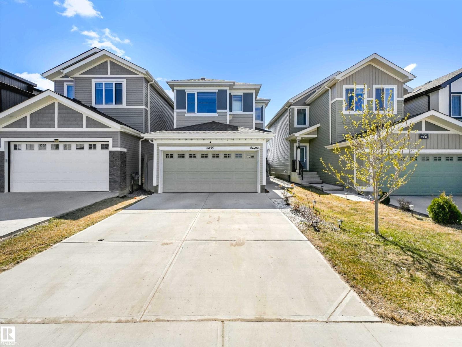 2435 12 AV NW — photo 3