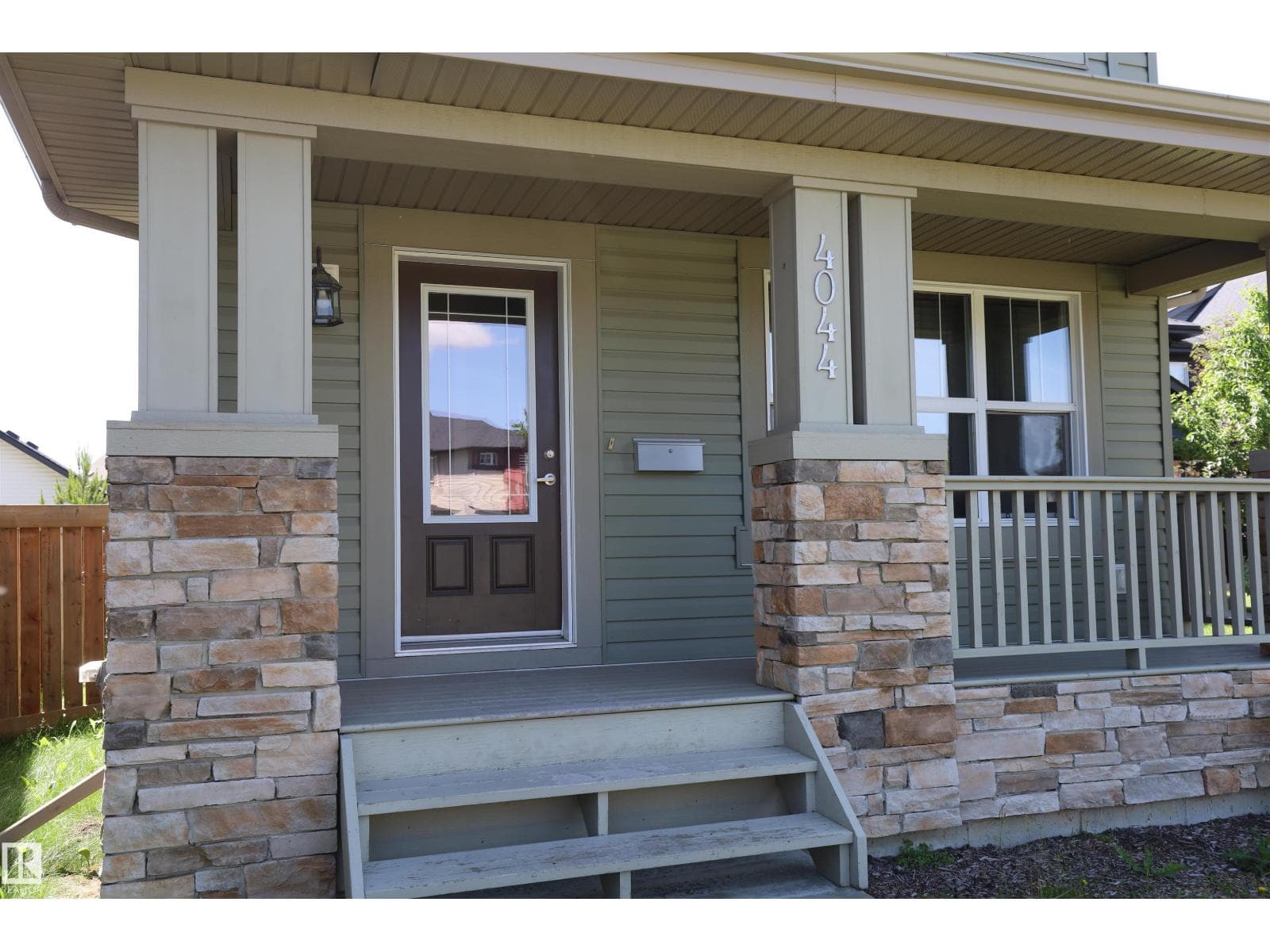 4044 ALEXANDER WY SW — photo 2