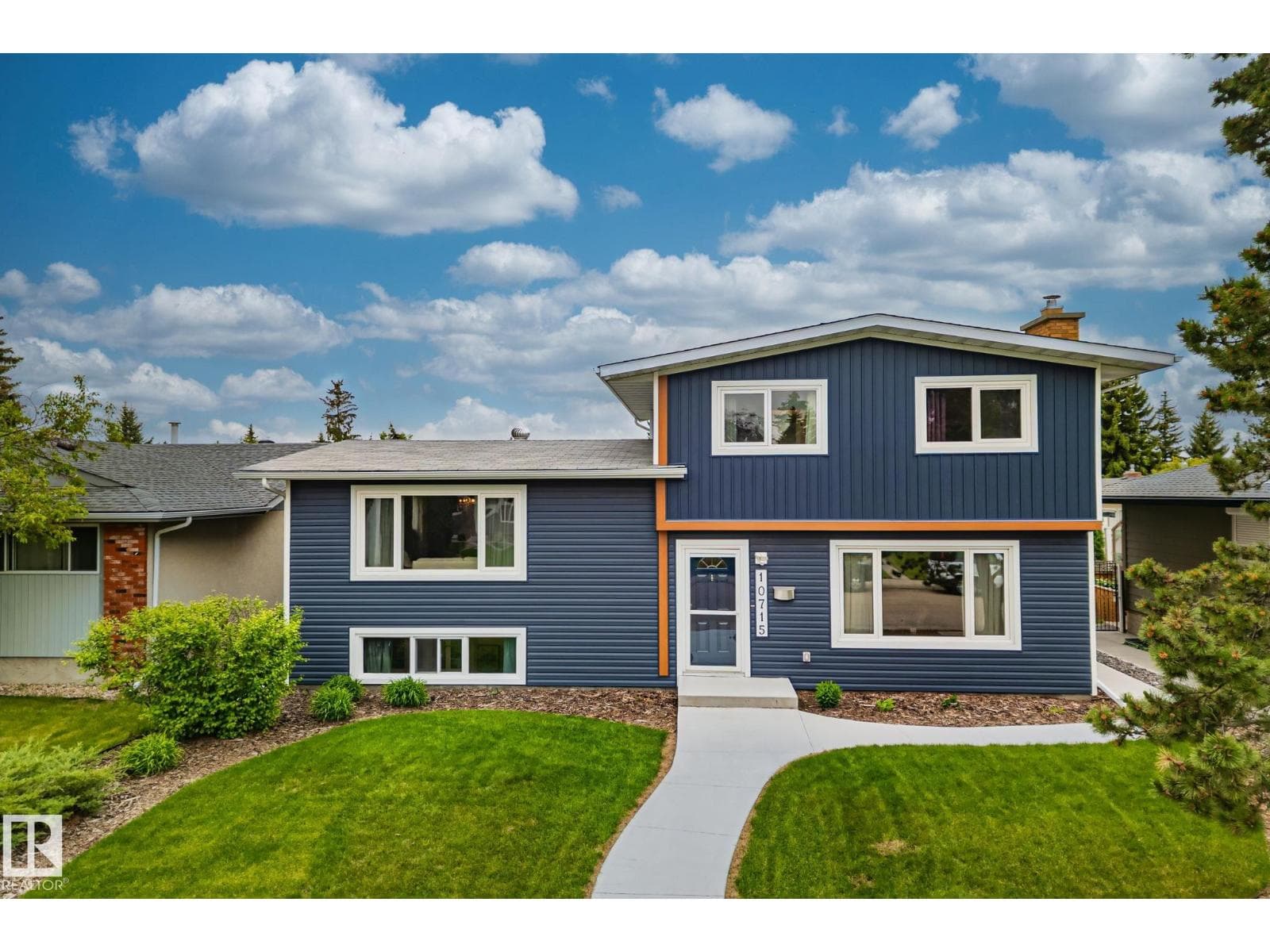 10715 33 AV NW