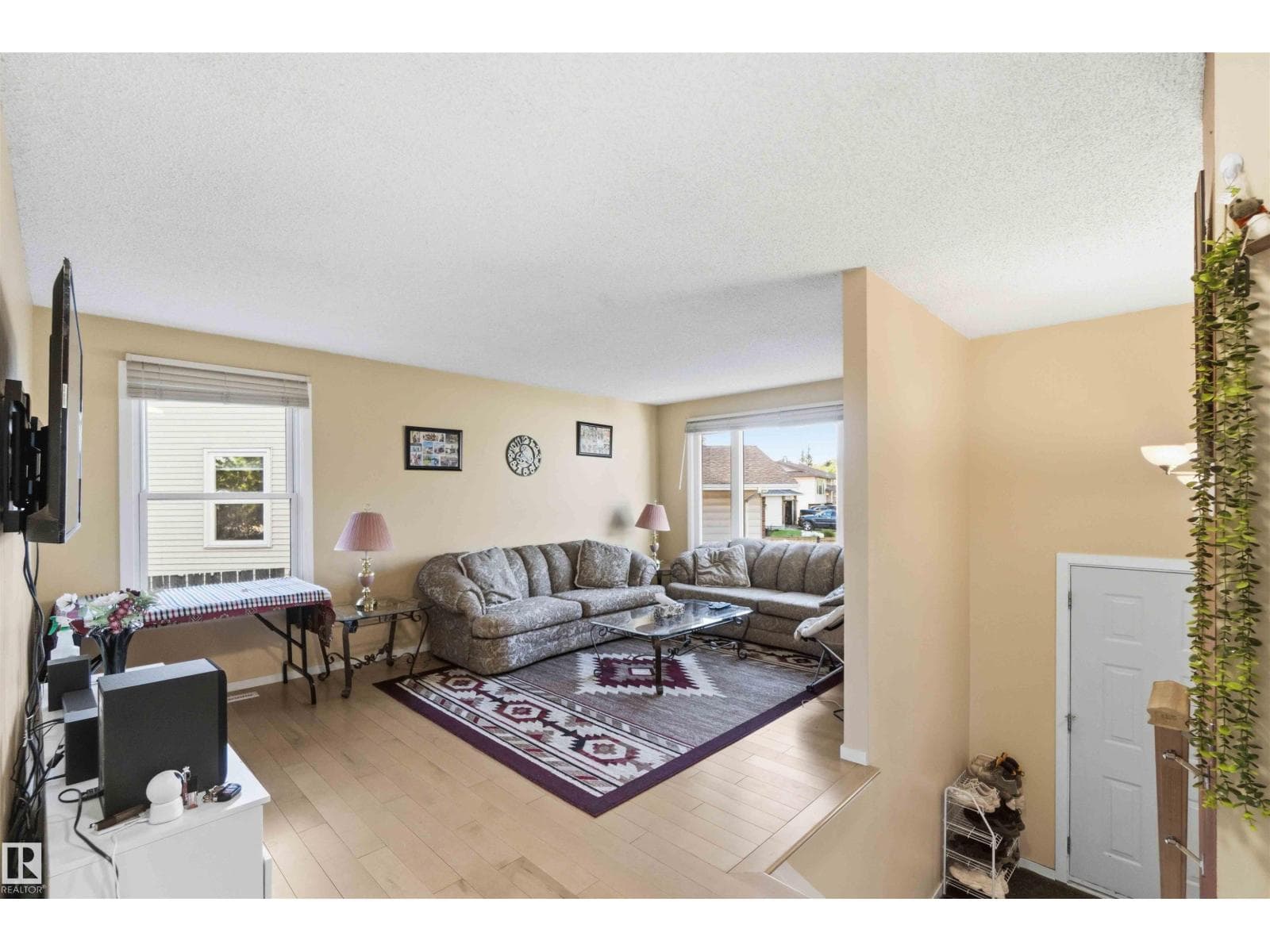 8819 29 AV NW — photo 2