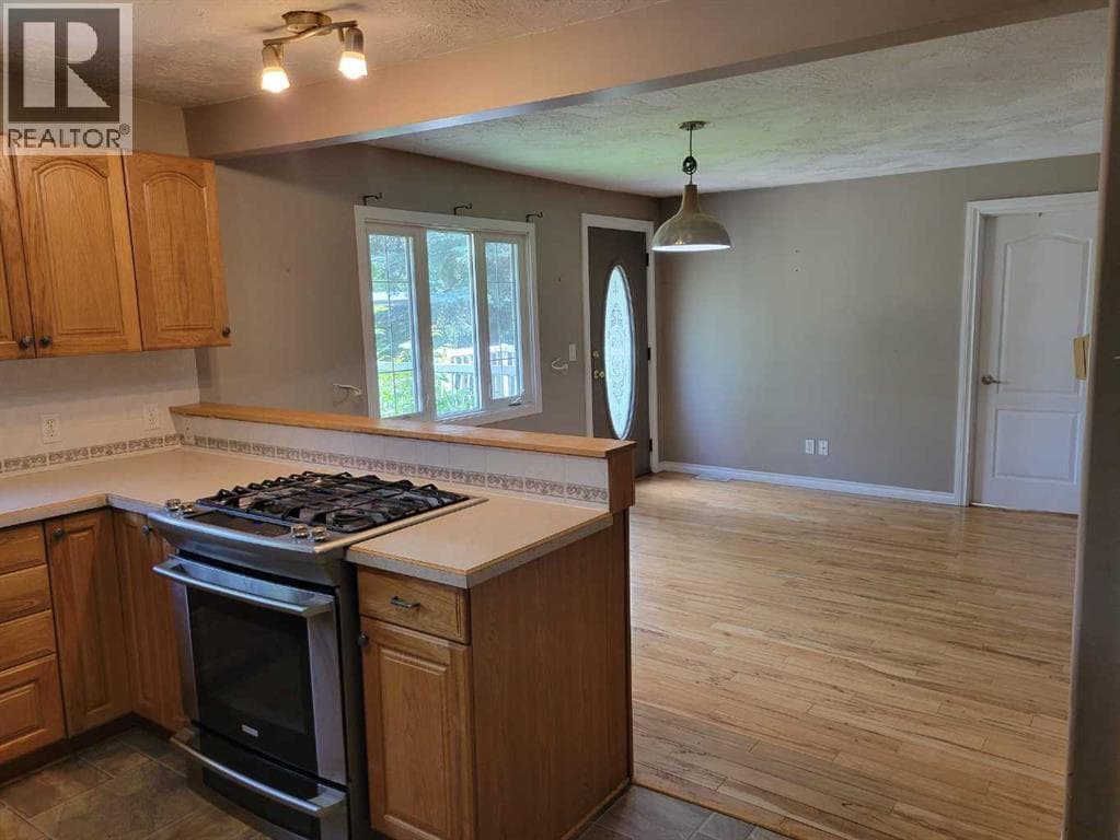 108 2 Avenue W — photo 3