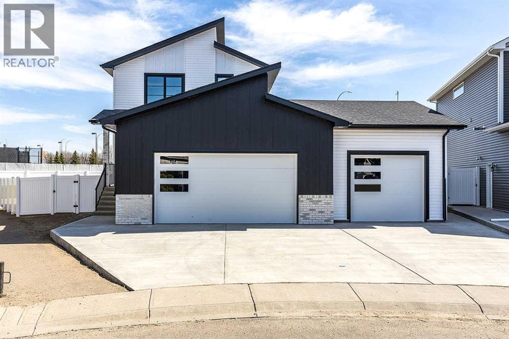 156 Somerset Way SE — photo 2