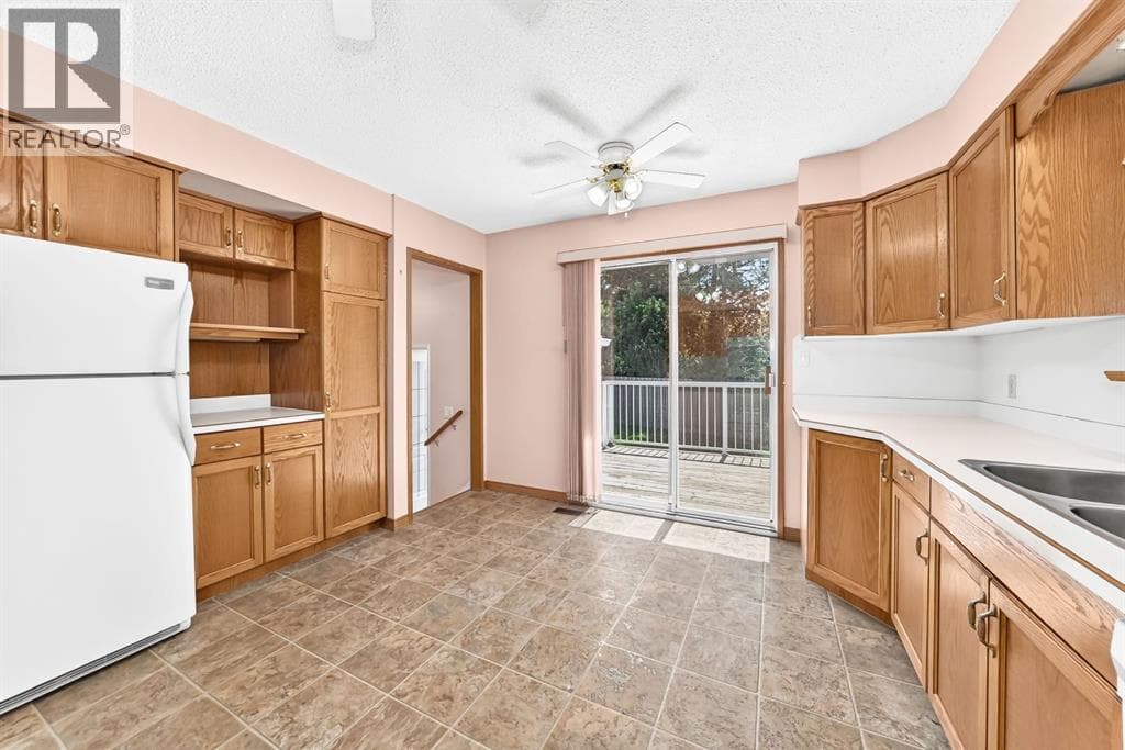 5227 37 Street — photo 5