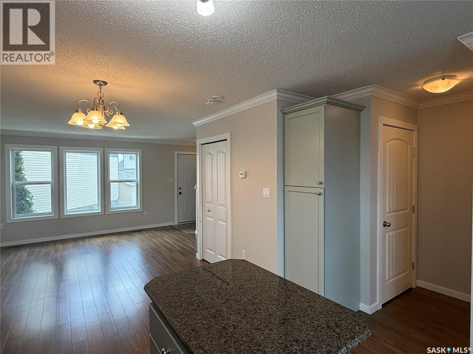 405 315 HAMPTON CIRCLE — photo 5