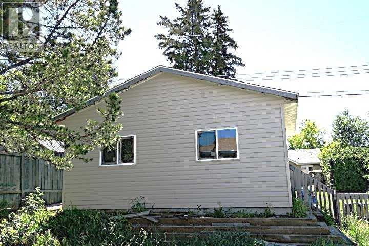 2015 19 Avenue — photo 2