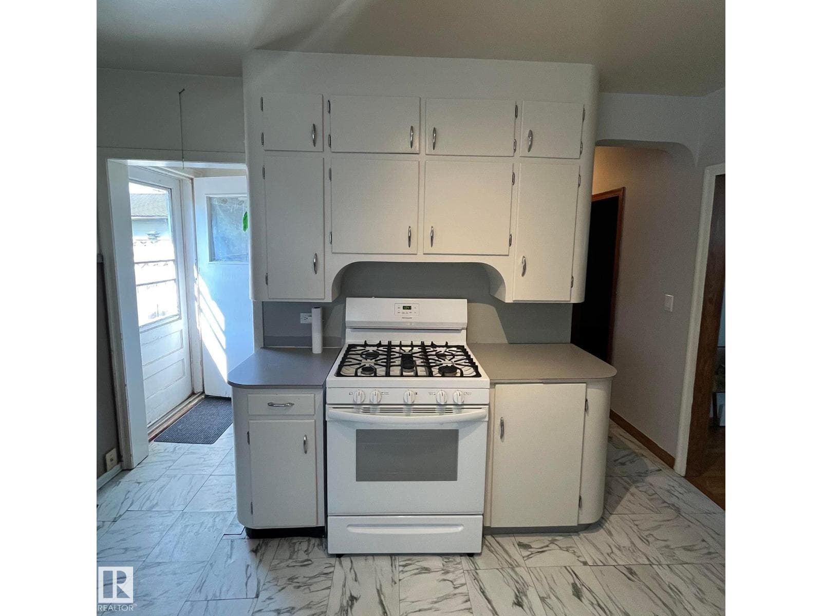 5211 49 Ave — photo 4