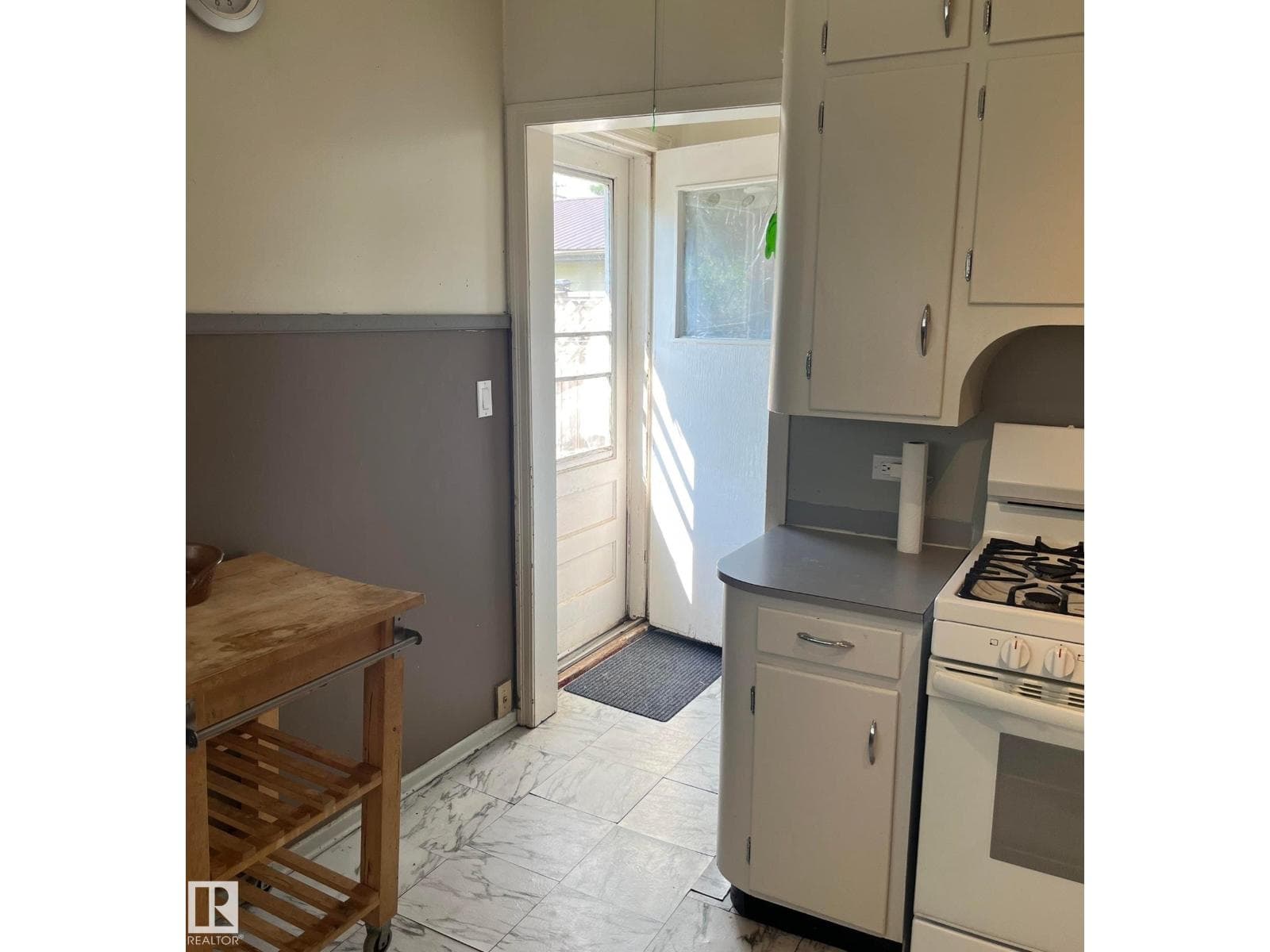 5211 49 Ave — photo 3