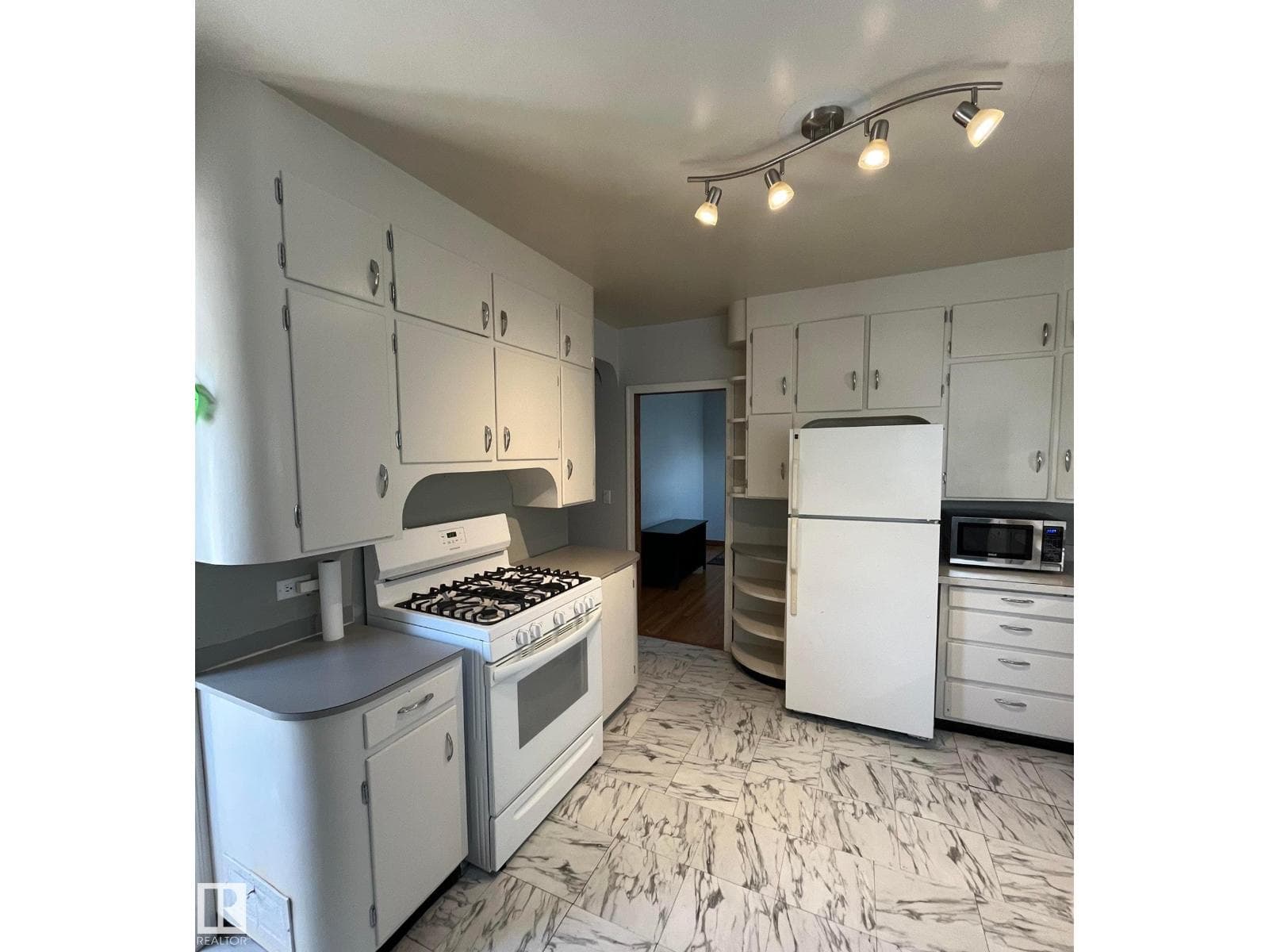 5211 49 Ave — photo 5