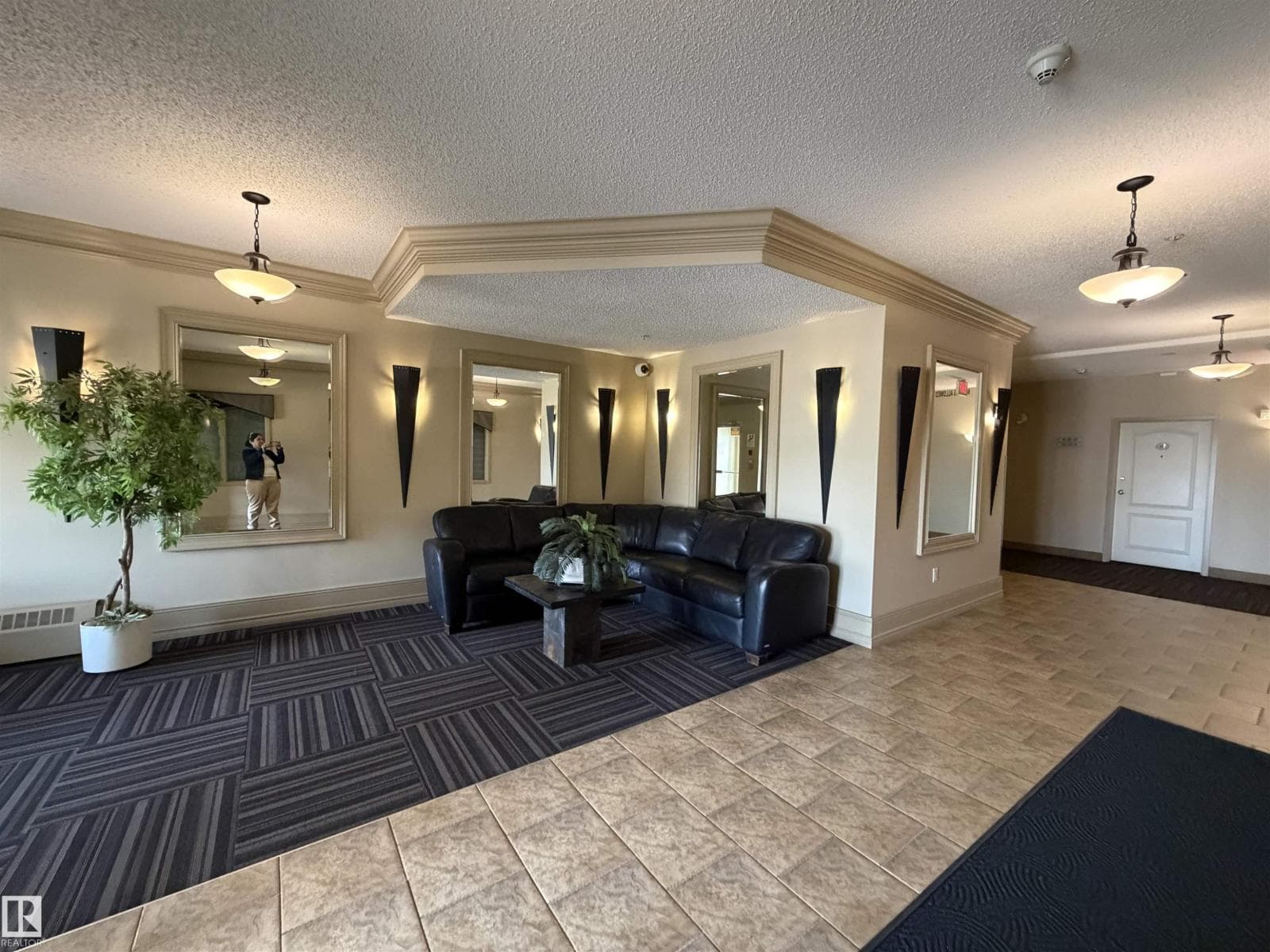 #128 16807 100 AV NW NW — photo 3
