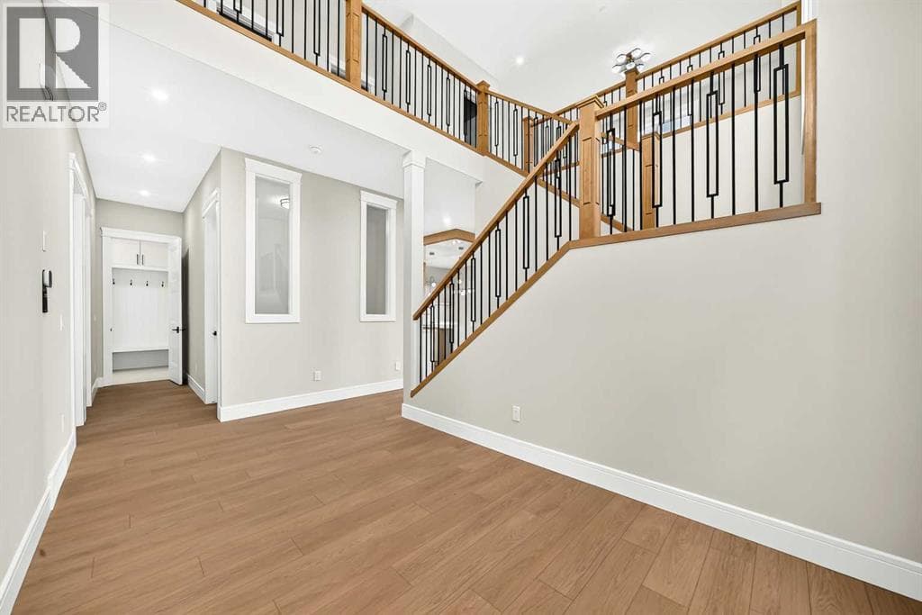 2049 Waterbury Road W — photo 2