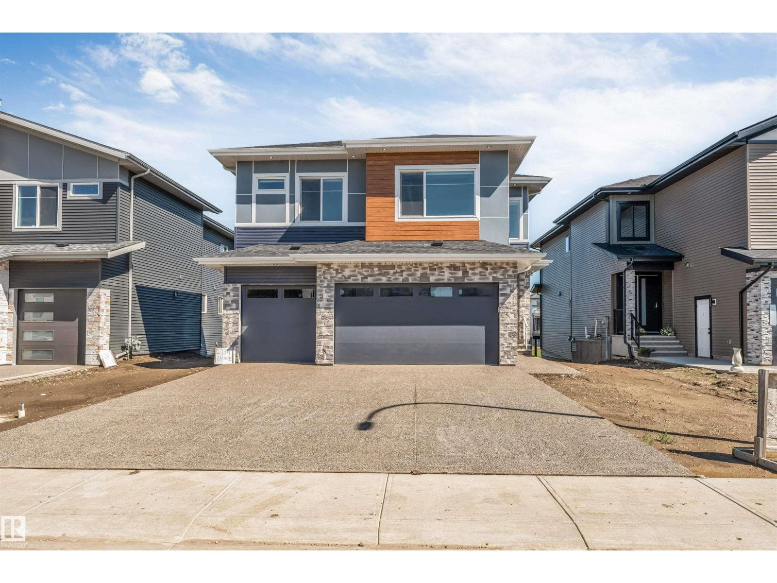 2734 64 Ave NE