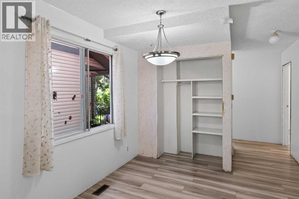 558 Whitehill Place NE — photo 3
