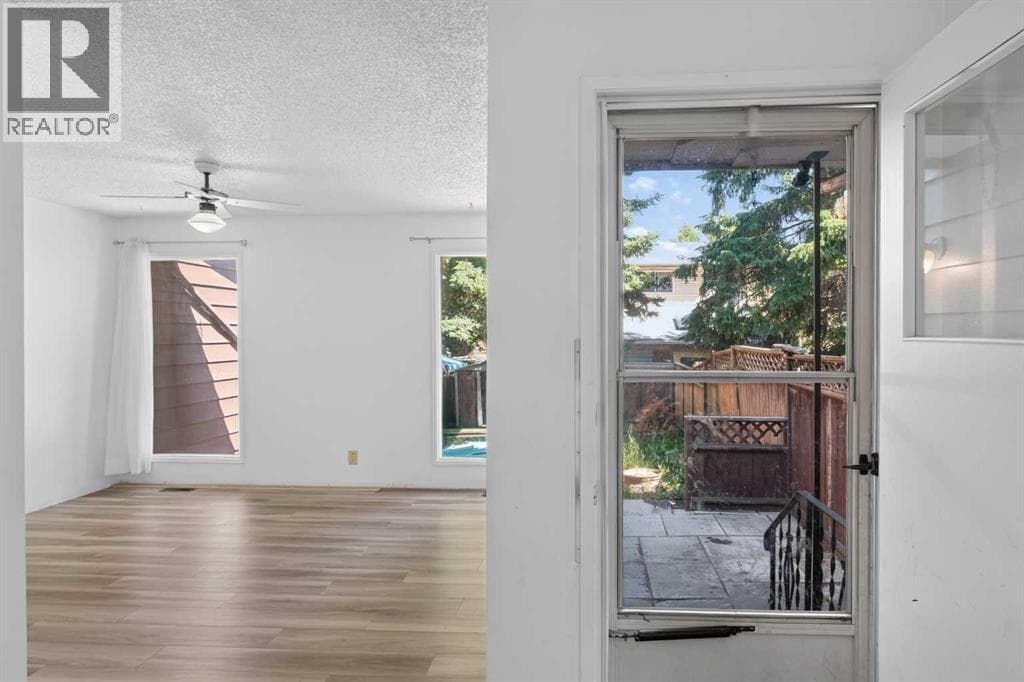 558 Whitehill Place NE — photo 4