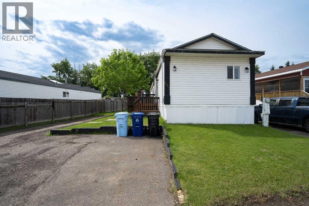 157 Grandview Crescent — photo 2