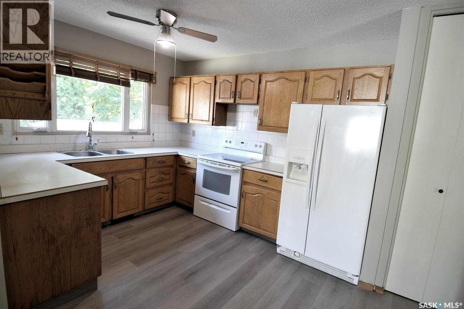 352 Carleton DRIVE — photo 5