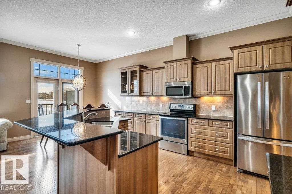 #17 12610 15 AV SW — photo 3