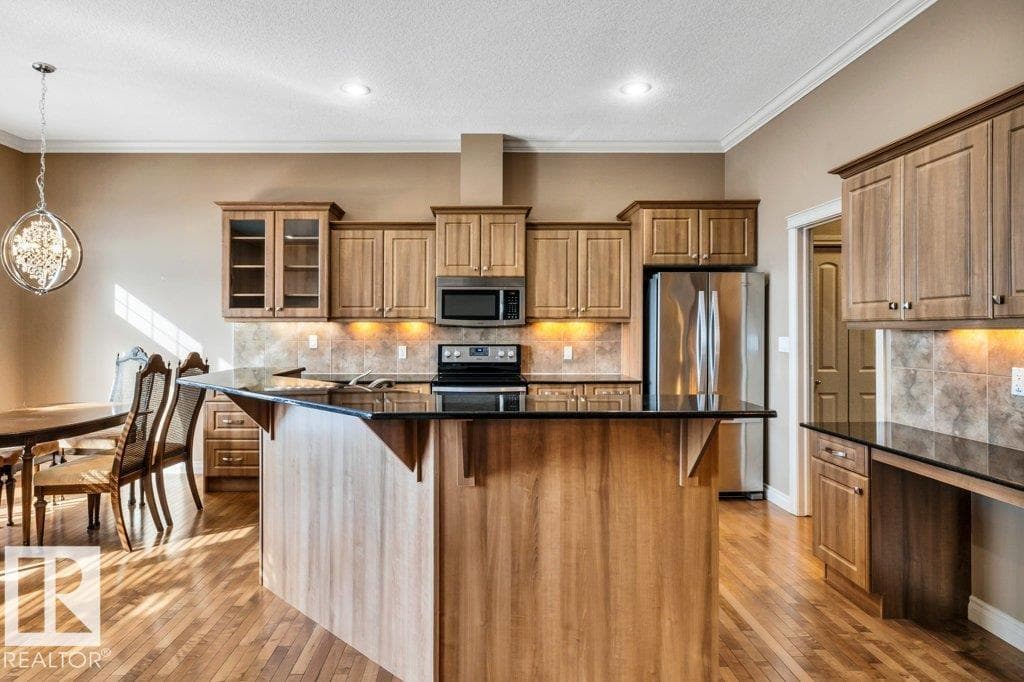 #17 12610 15 AV SW — photo 5