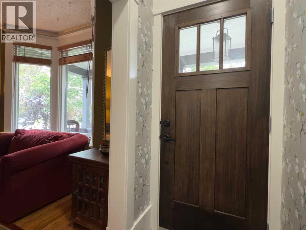 1126 19 Avenue NW — photo 5