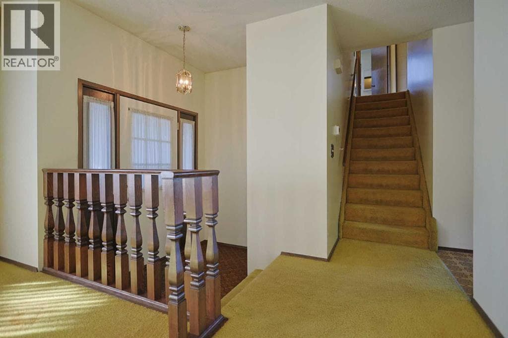 6019 Dalcastle Crescent NW — photo 2