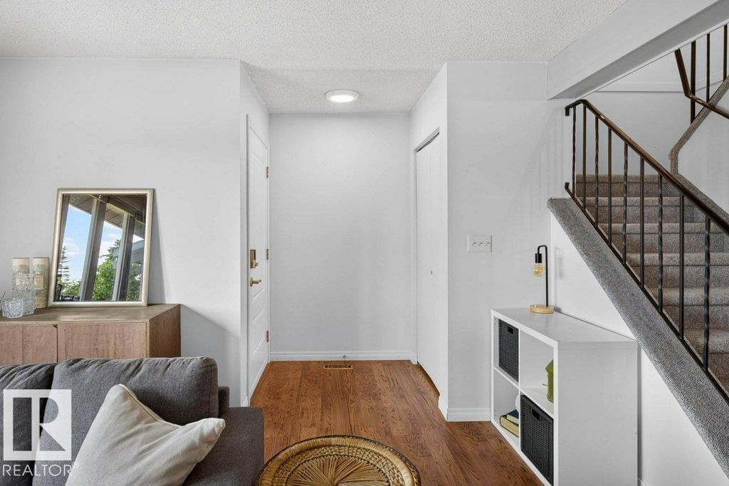 3610 42 AV NW — photo 4
