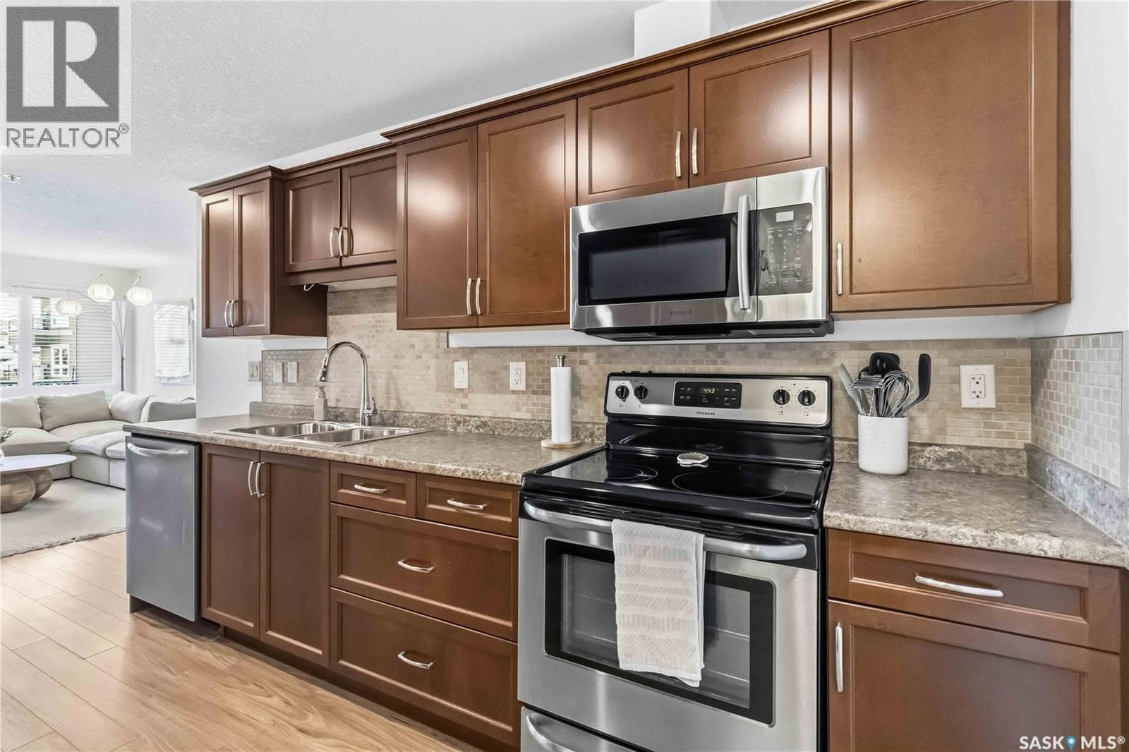 4117 108 Willis CRESCENT — photo 4