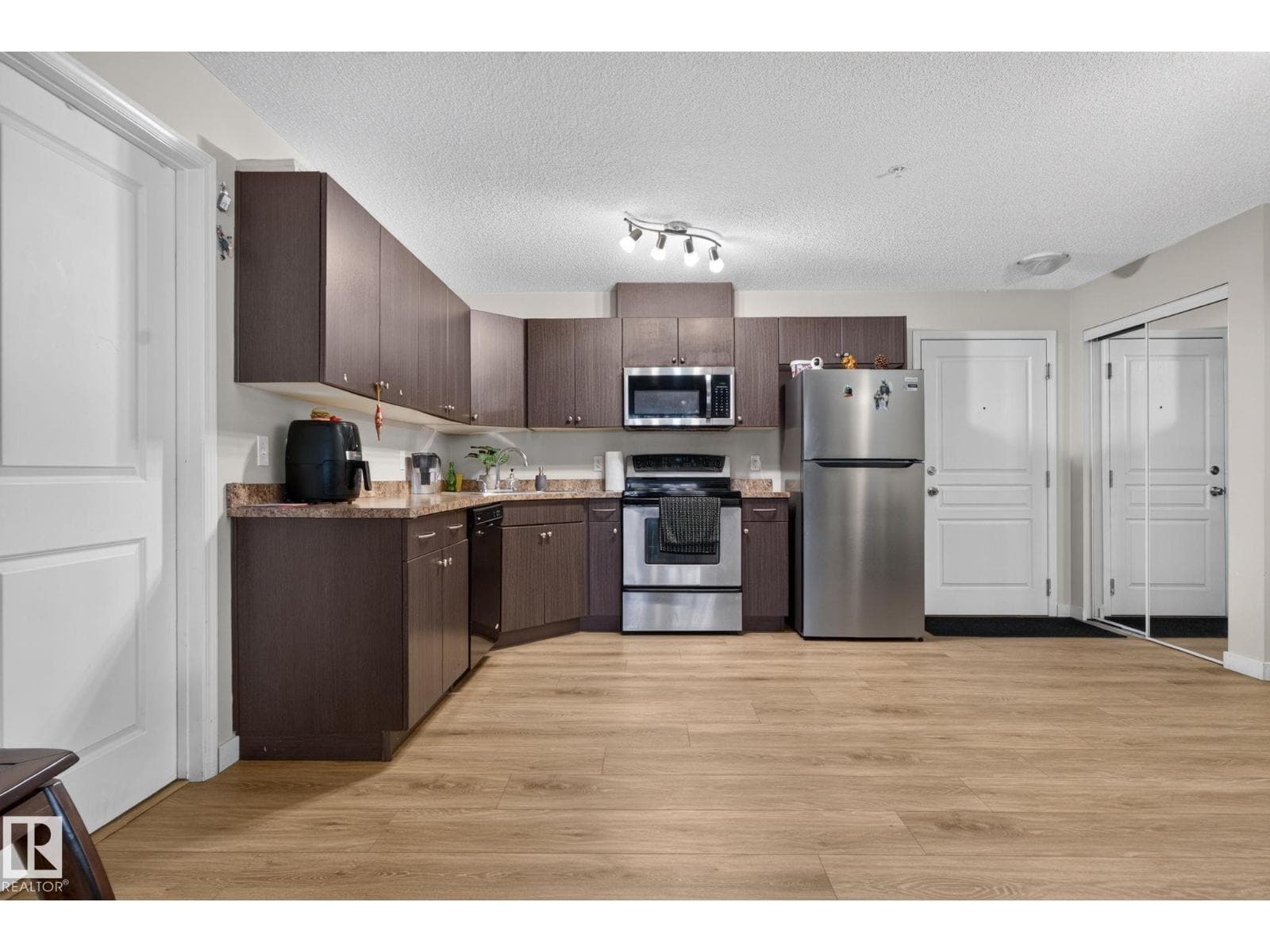 #140 301 CLAREVIEW STATION DR NW — photo 4