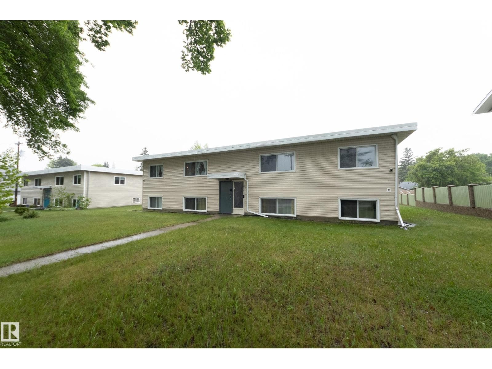 3811 116 AV NW