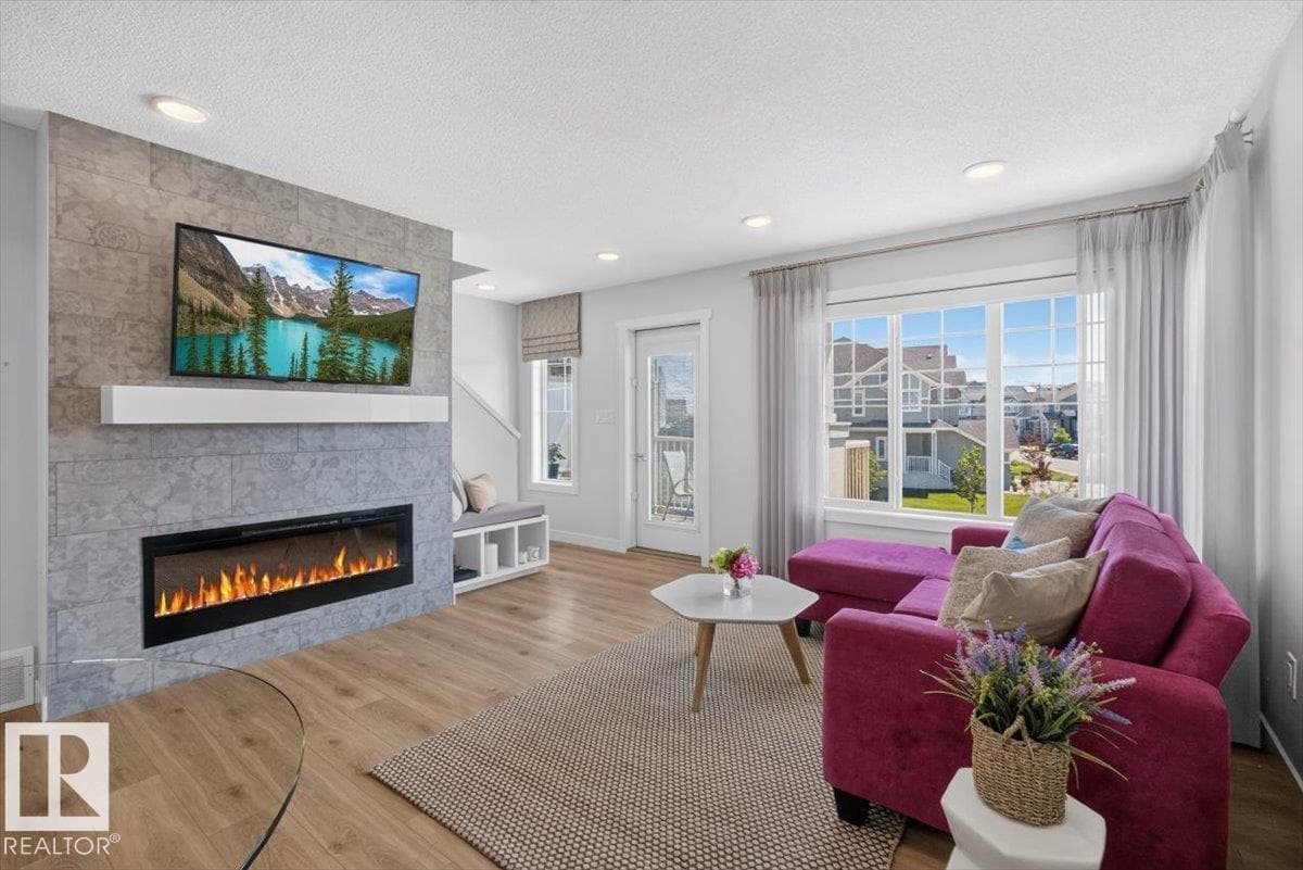 862 DANIELS WY SW