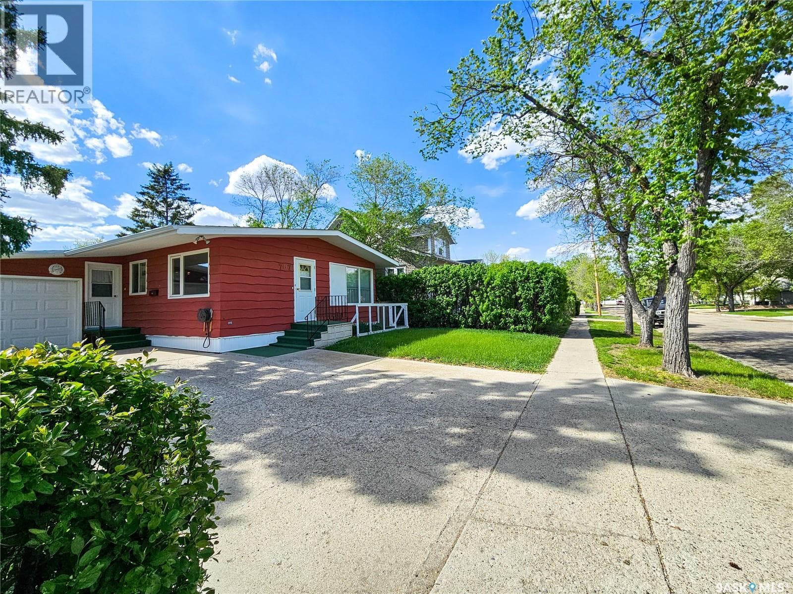 707 Markland STREET — photo 3