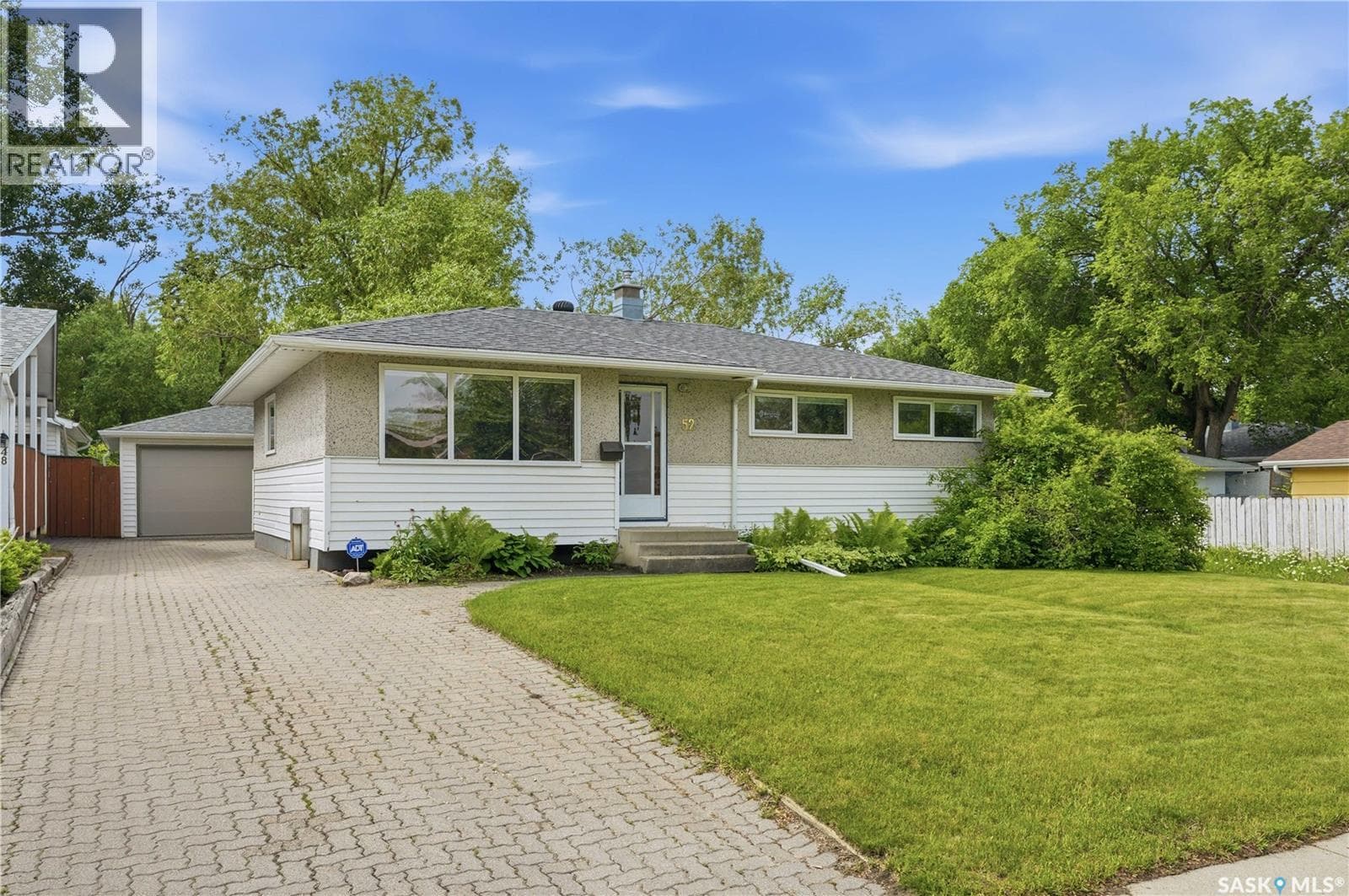 52 Tucker CRESCENT — photo 2