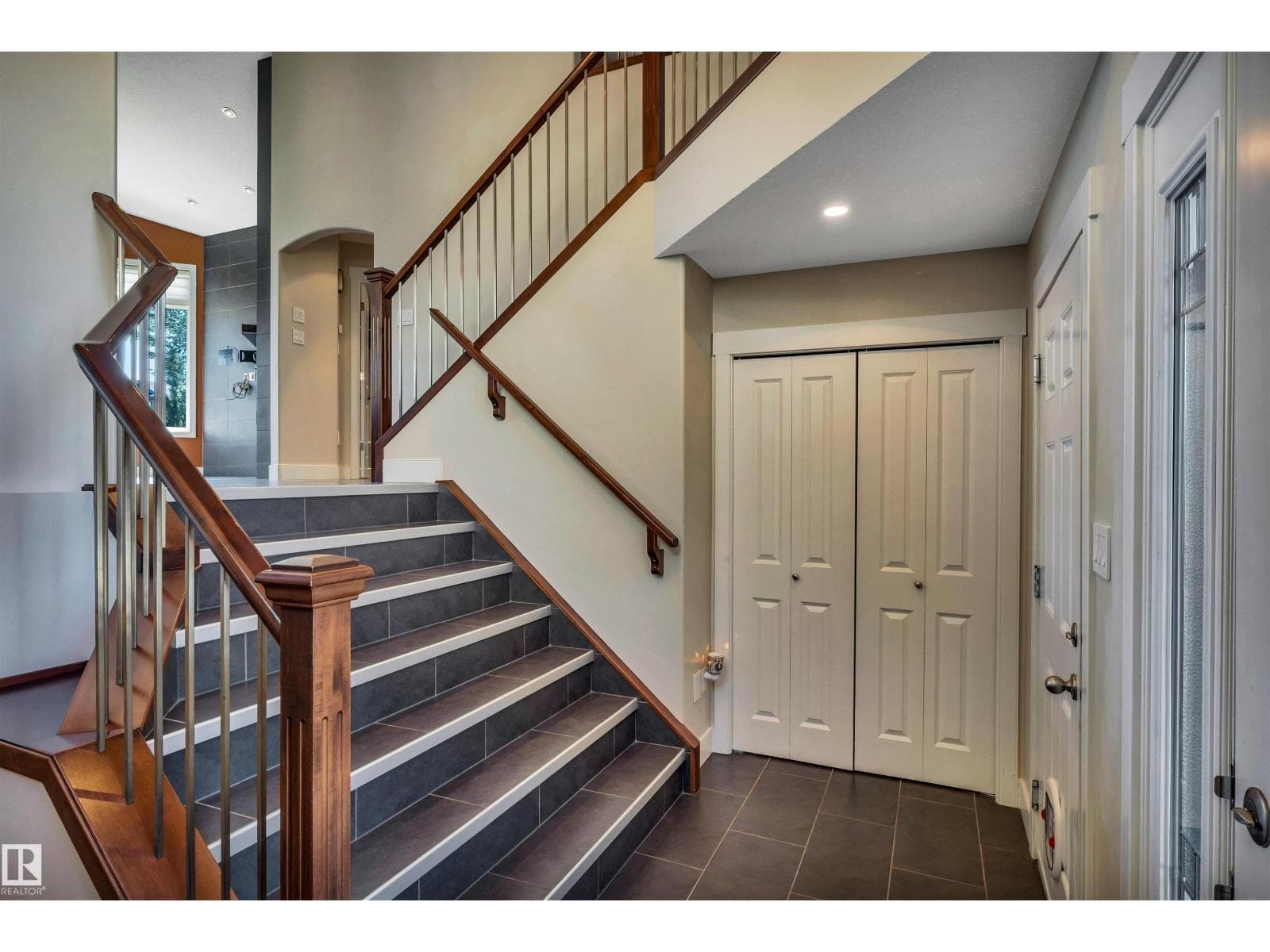 9 SHOREWOOD CR — photo 3