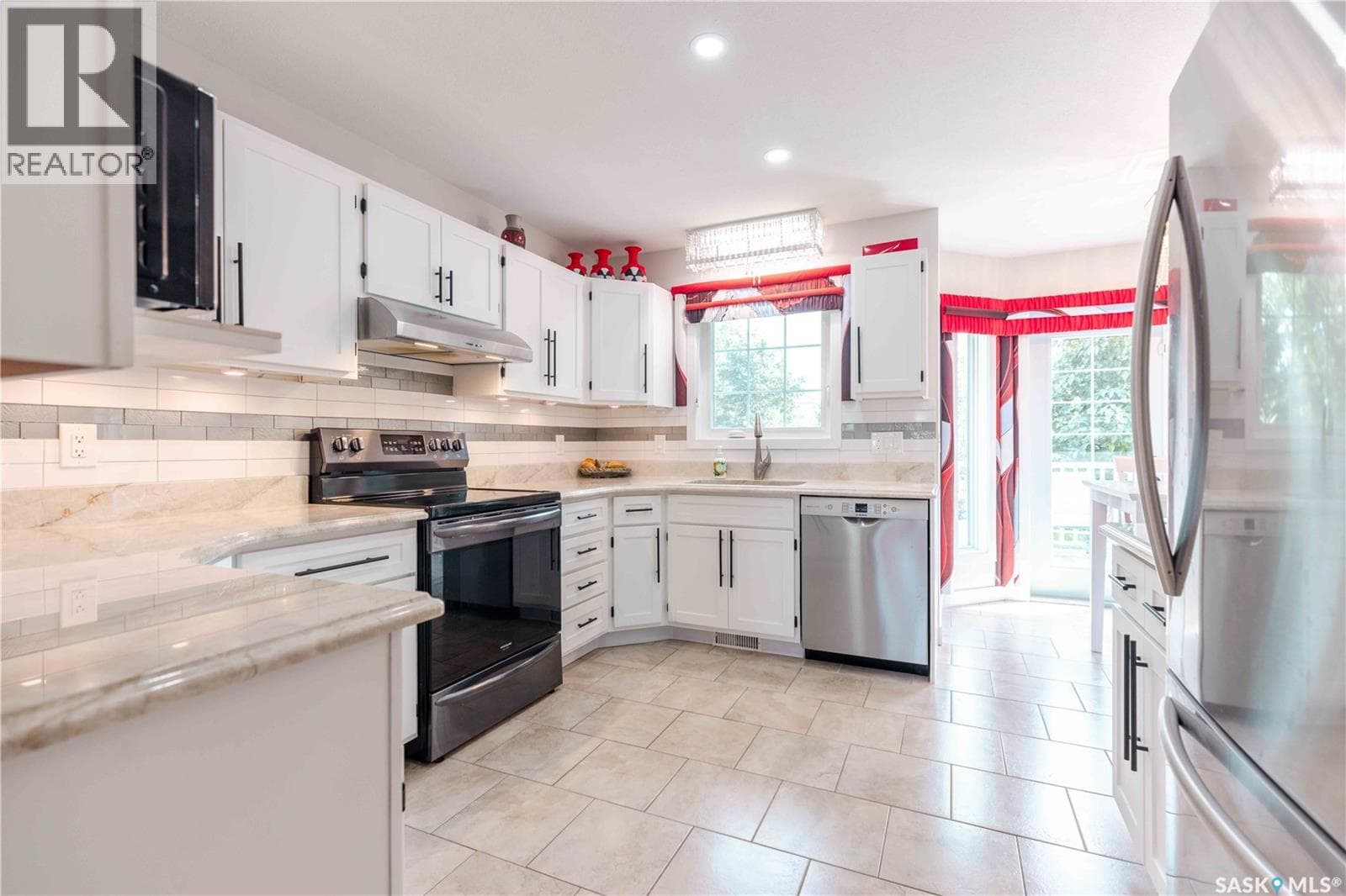 206 Braemar BAY — photo 3