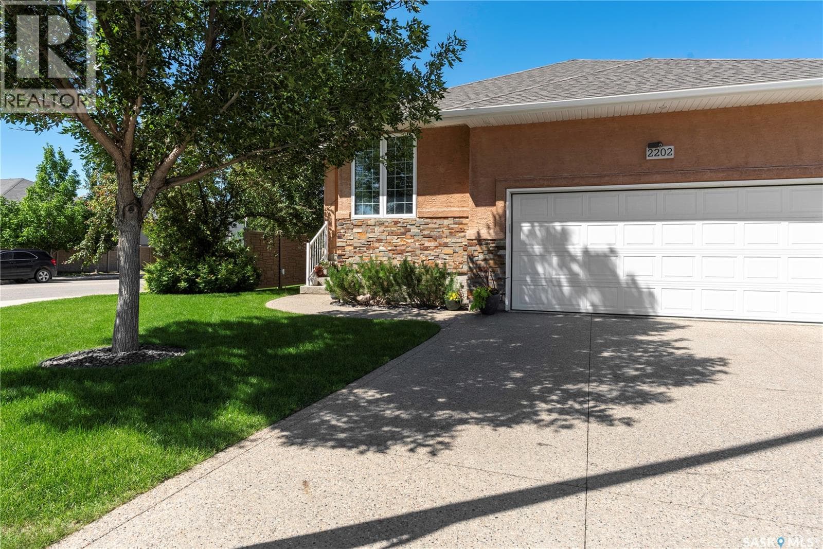 2202 Arens ROAD E — photo 2