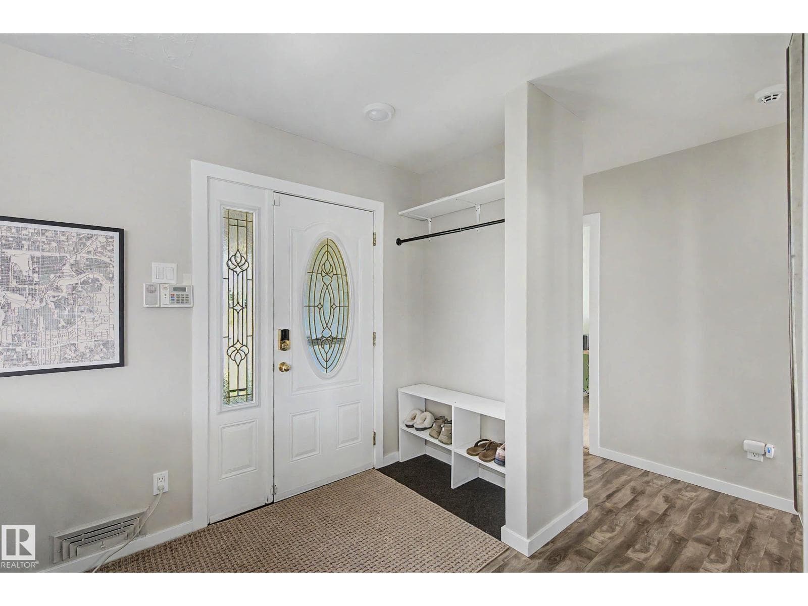 5407 106 AV NW — photo 2