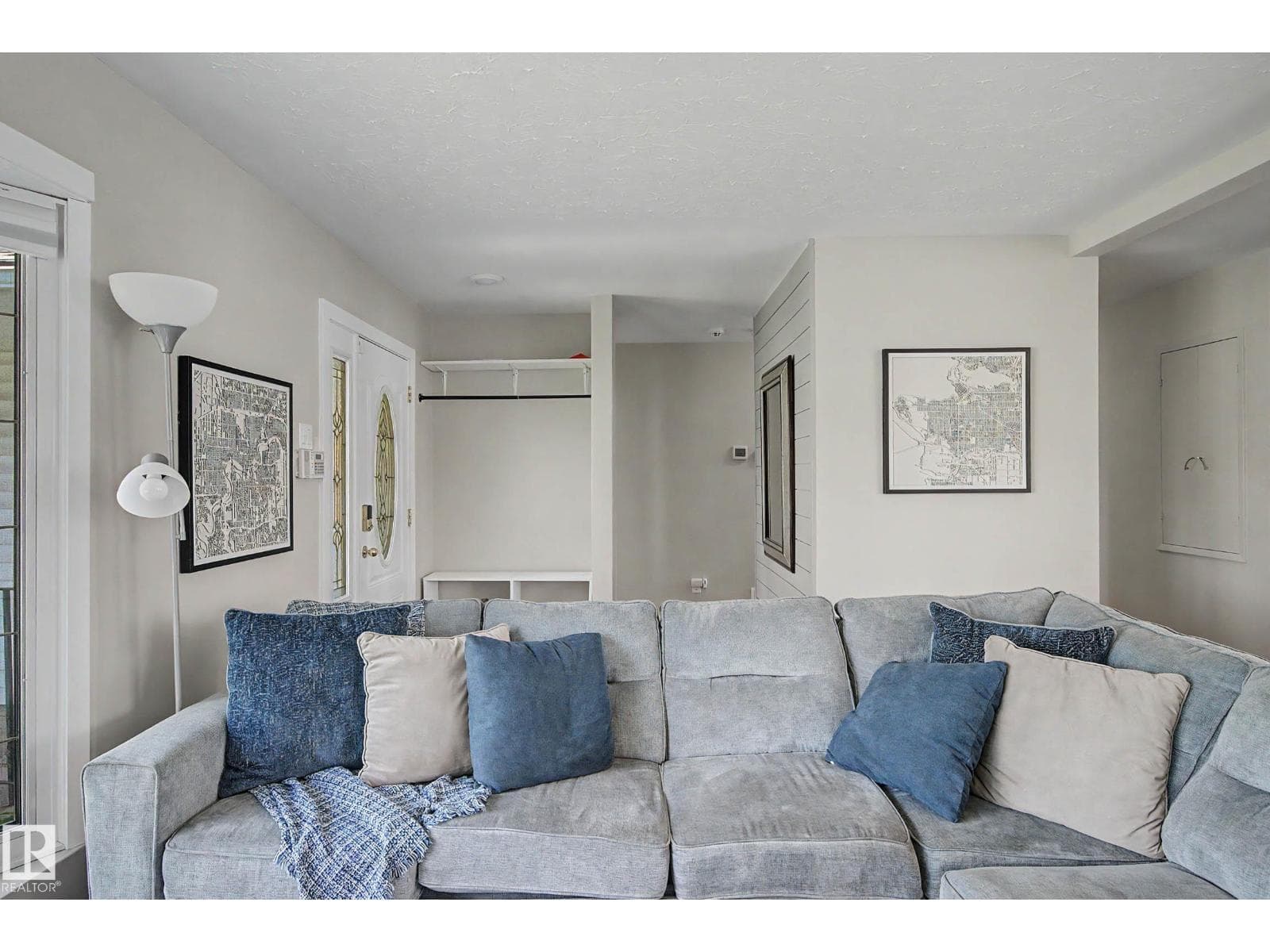 5407 106 AV NW — photo 3