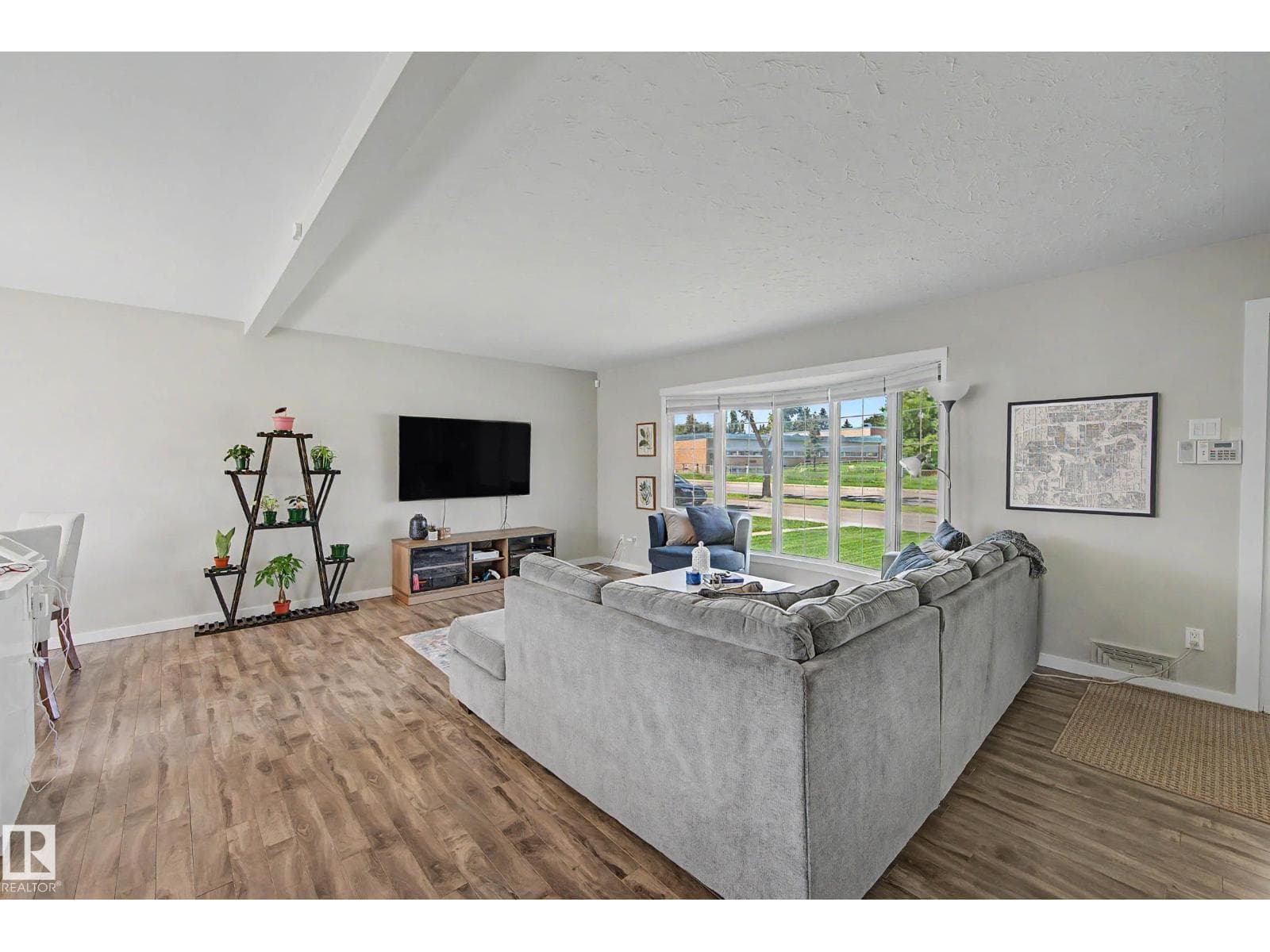 5407 106 AV NW — photo 5