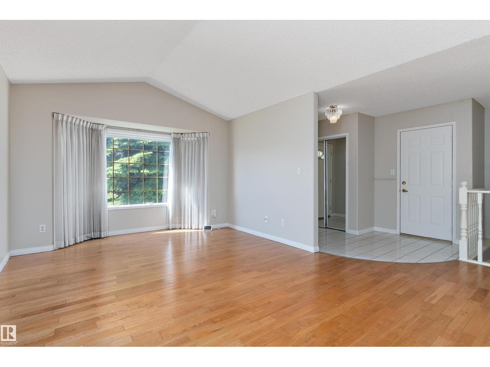 933 YOUVILLE DR W NW — photo 4