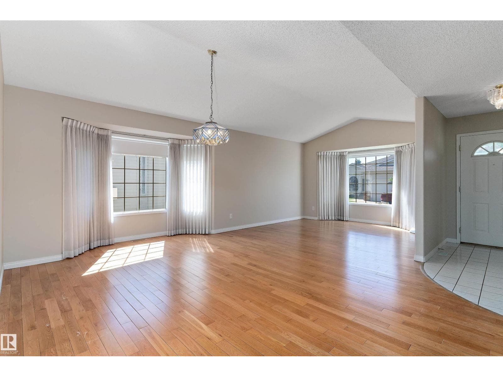 933 YOUVILLE DR W NW — photo 5