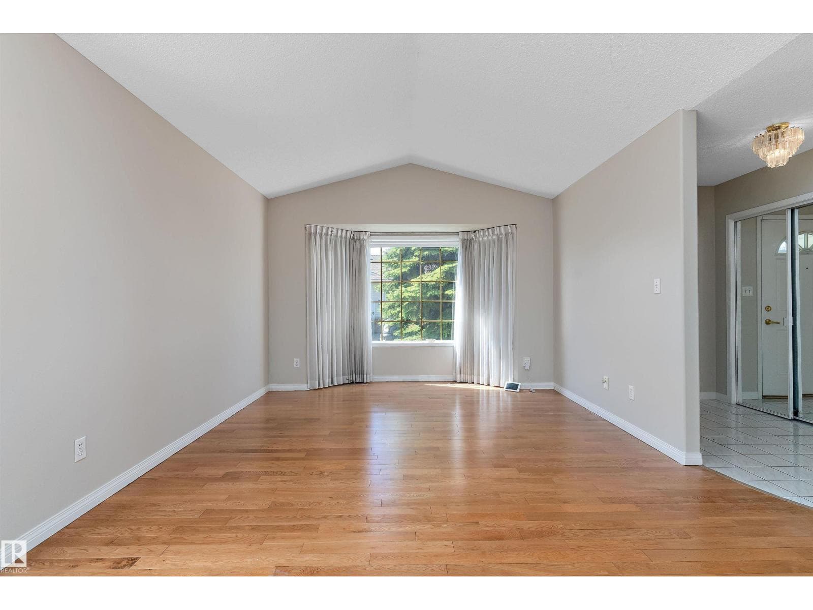 933 YOUVILLE DR W NW — photo 3