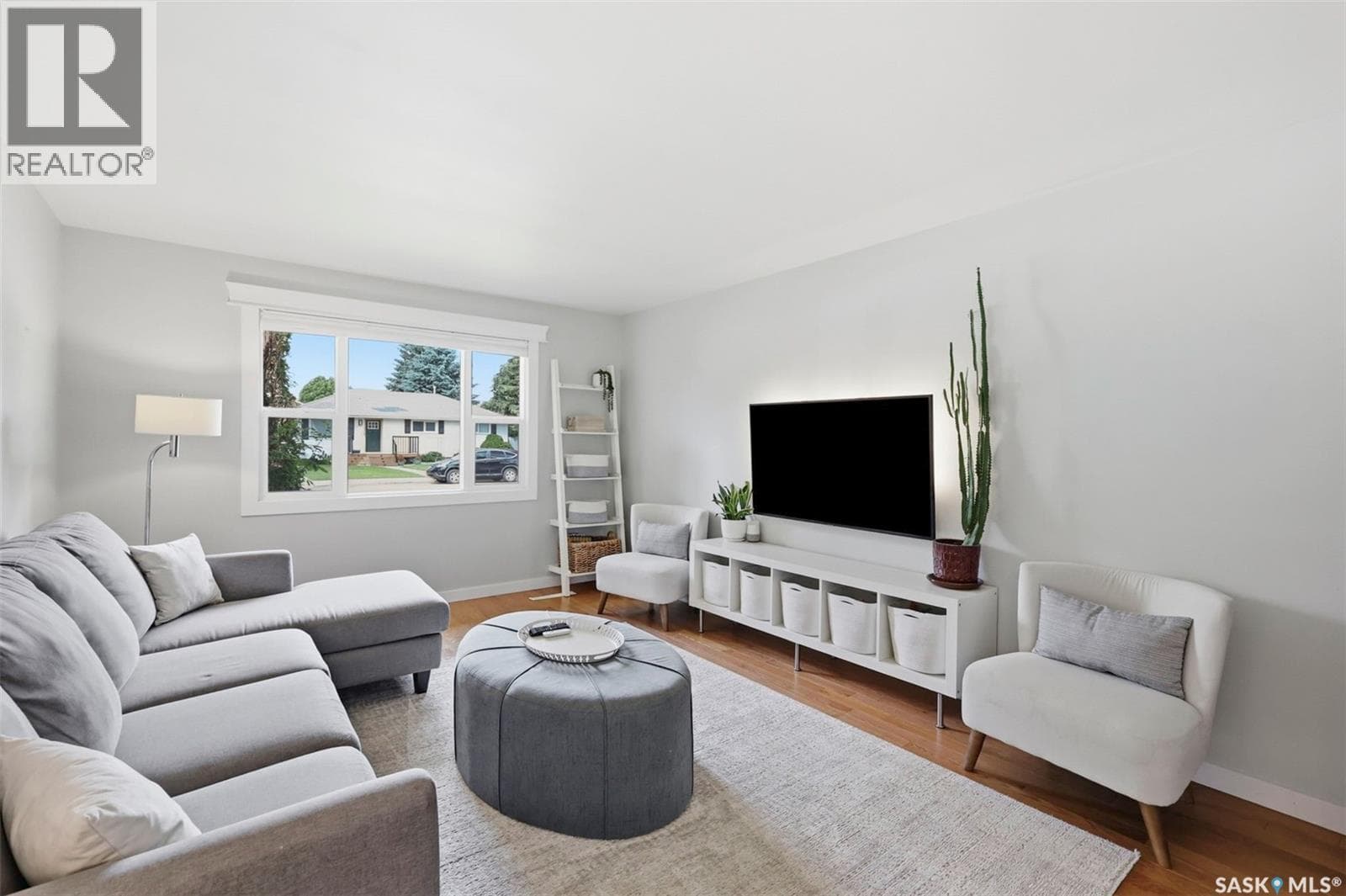2221 Munroe AVENUE S — photo 4