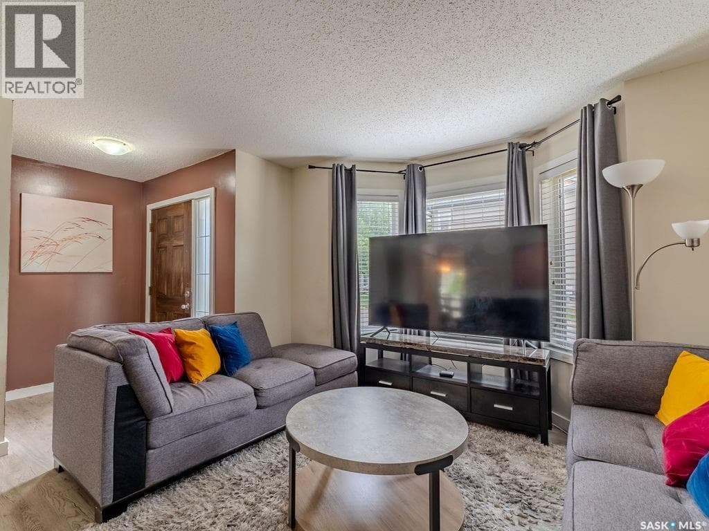 143 135 Ashworth CRESCENT — photo 5