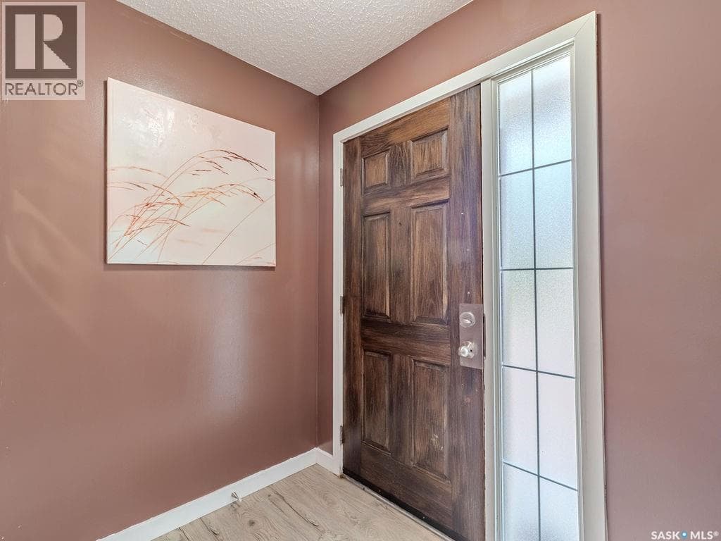 143 135 Ashworth CRESCENT — photo 4