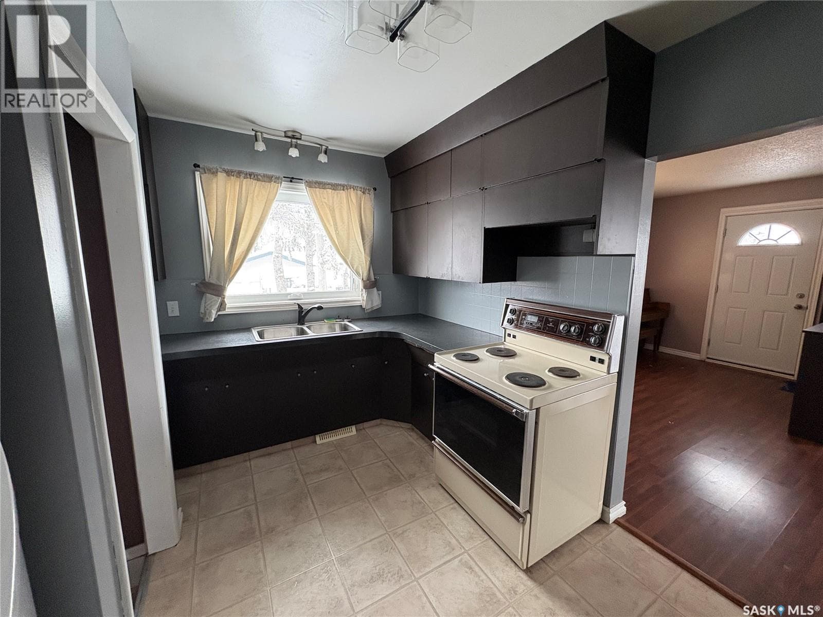 222 1st STREET NE — photo 3