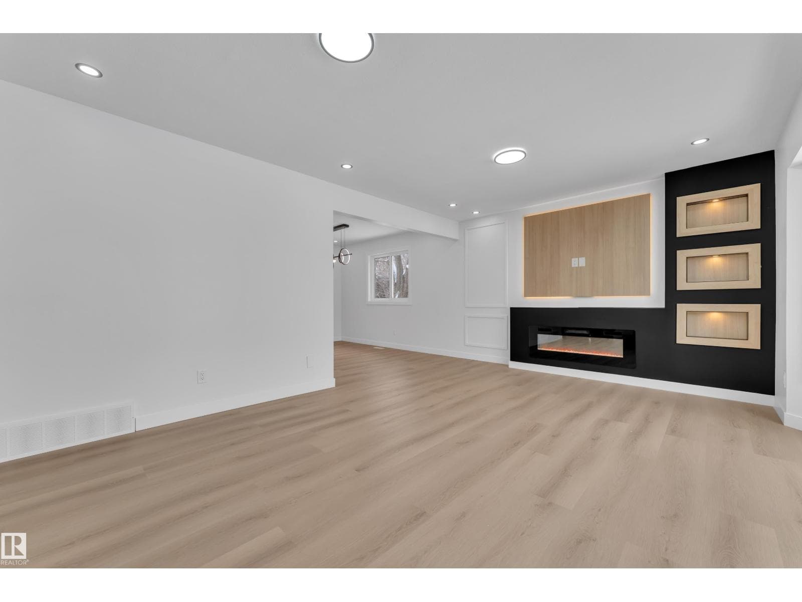 11615 24 AV NW — photo 5